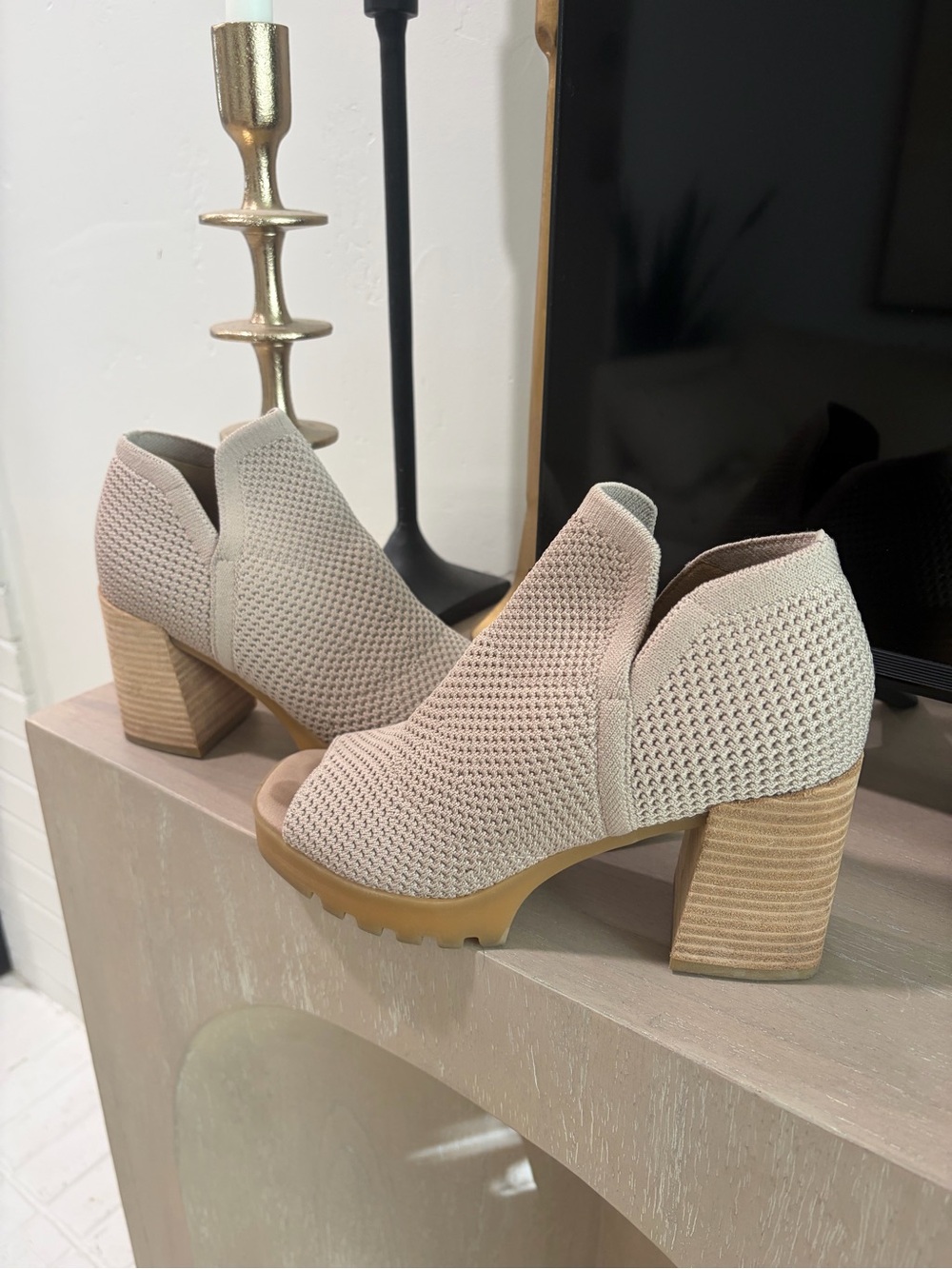 Women’s Neutral Eileen Fisher 6.5